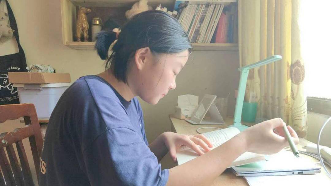 阳光助学|糖尿病女孩乐观对抗病魔 梦想做一名医生