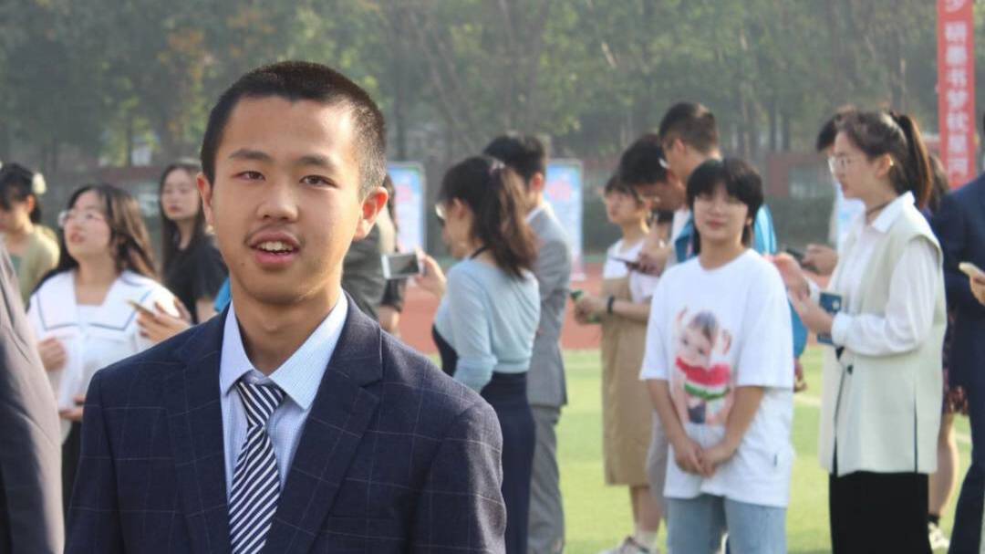 高考数学物理满分 15岁男生考上电子科大