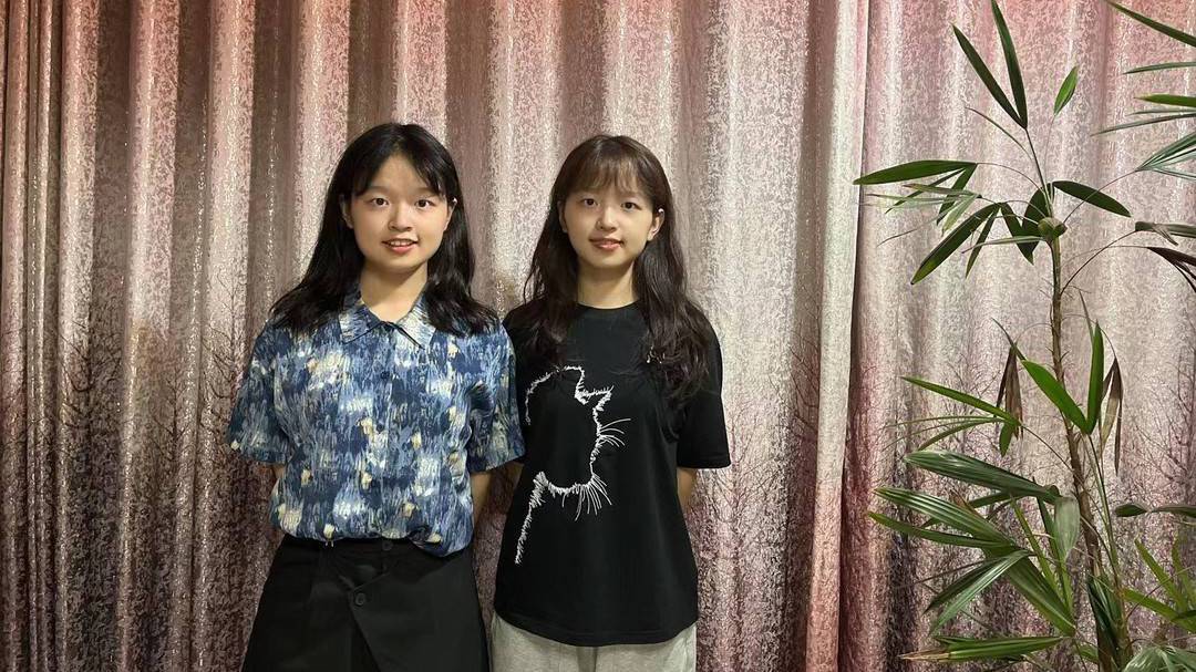 四川双胞胎姐妹 一个上北大一个上浙大